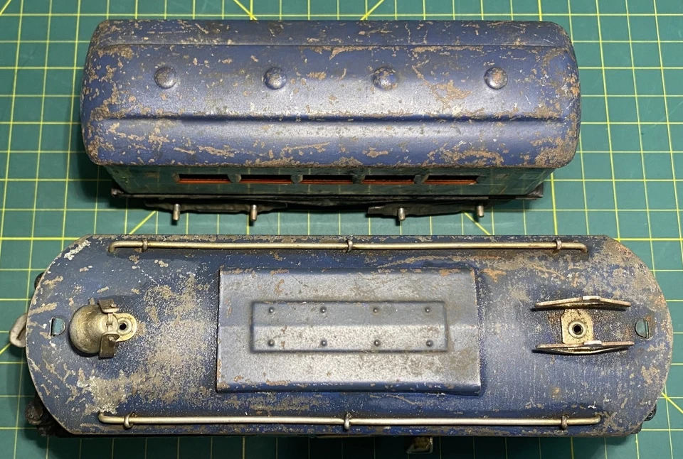 American Flyer Pre War 3013 Electric Locomotive with one passenger car O Gauge - Image 3 of 4