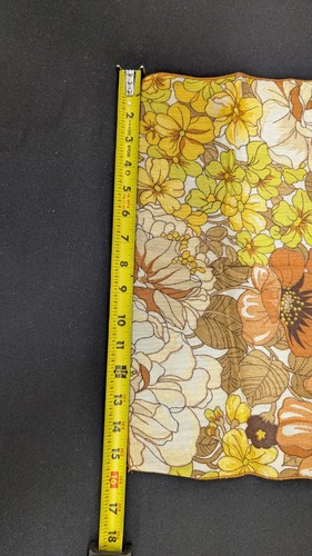 Vintage Floral Round Table Cloth 58" x 58" and 12 Napkins 16" x 16" - Picture 10 of 12
