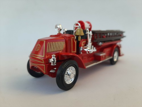 1/64 s scale matchbox (1/60 real scale) YFE01 1920 Mack AC fire truck - Picture 6 of 11