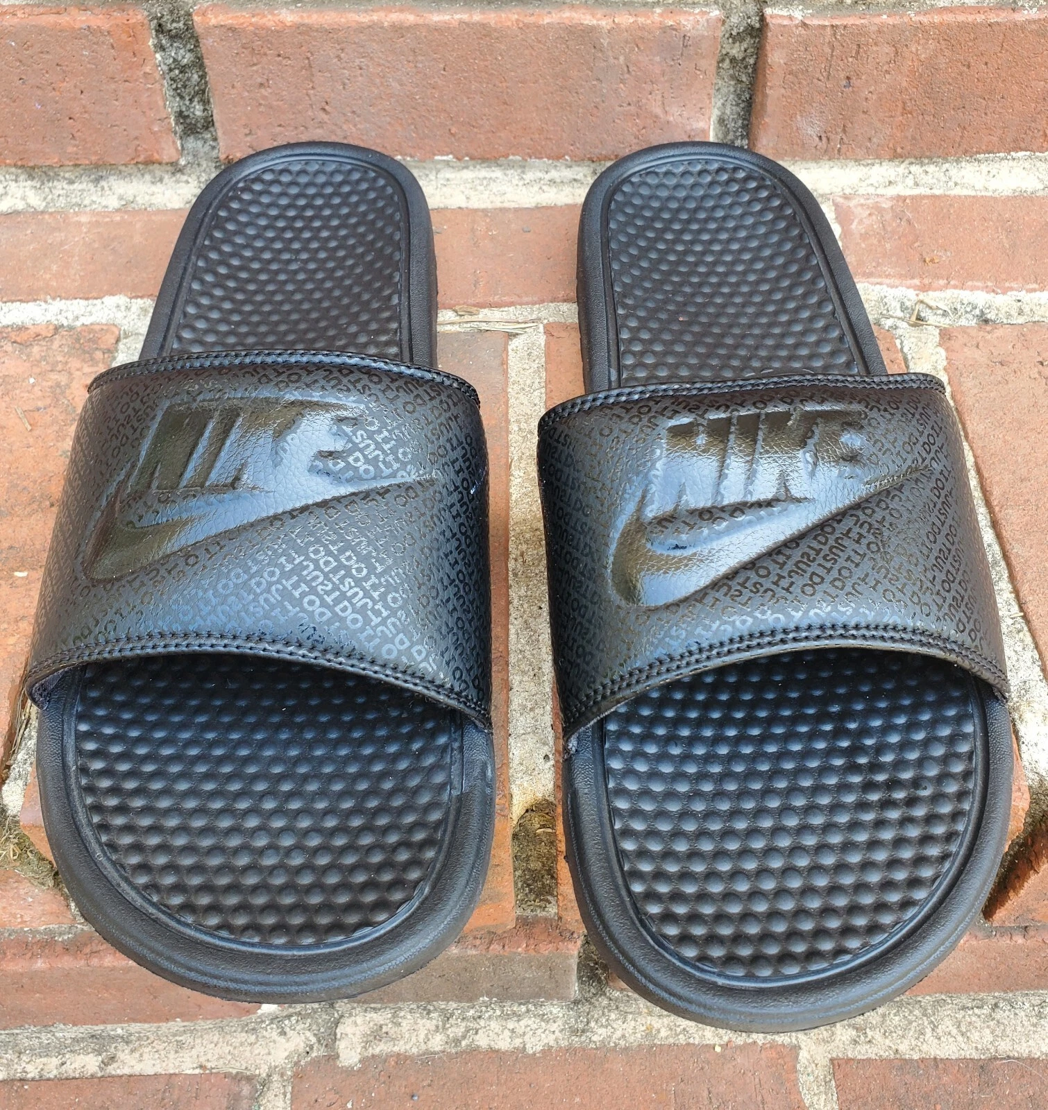 *Nike*Benassi ""Just Do It""Athletic Flats Slides●Tripla gomma nera●Uomo taglia 13●