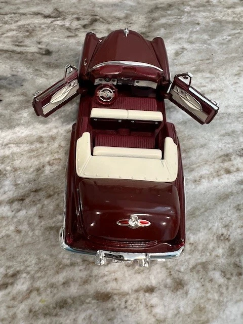 Signature 1953 Buick Skylark Convertible Diecast Model 1/32 - Image 3 of 4