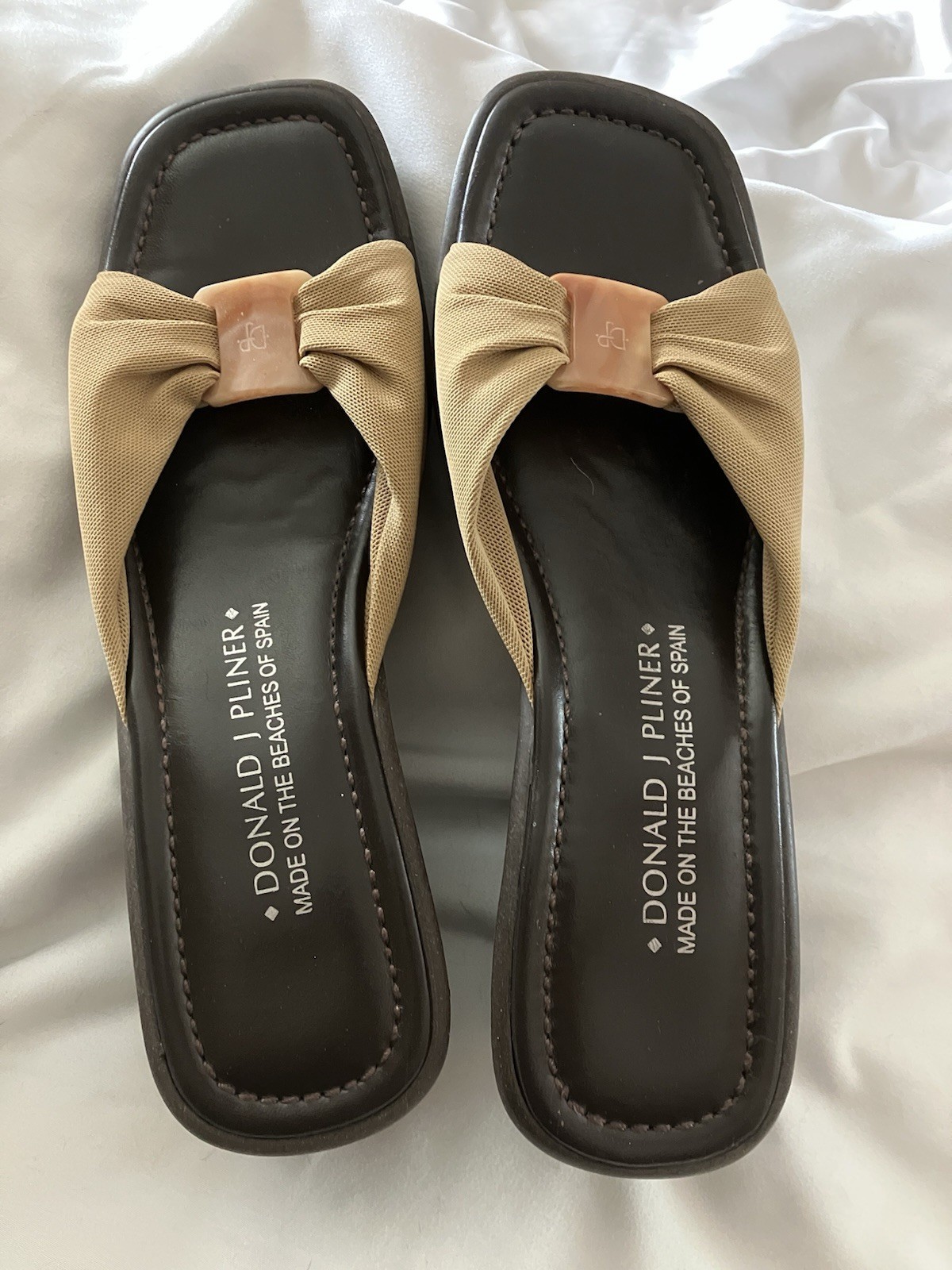 Donald Pliner womens wedge sandals size 8
