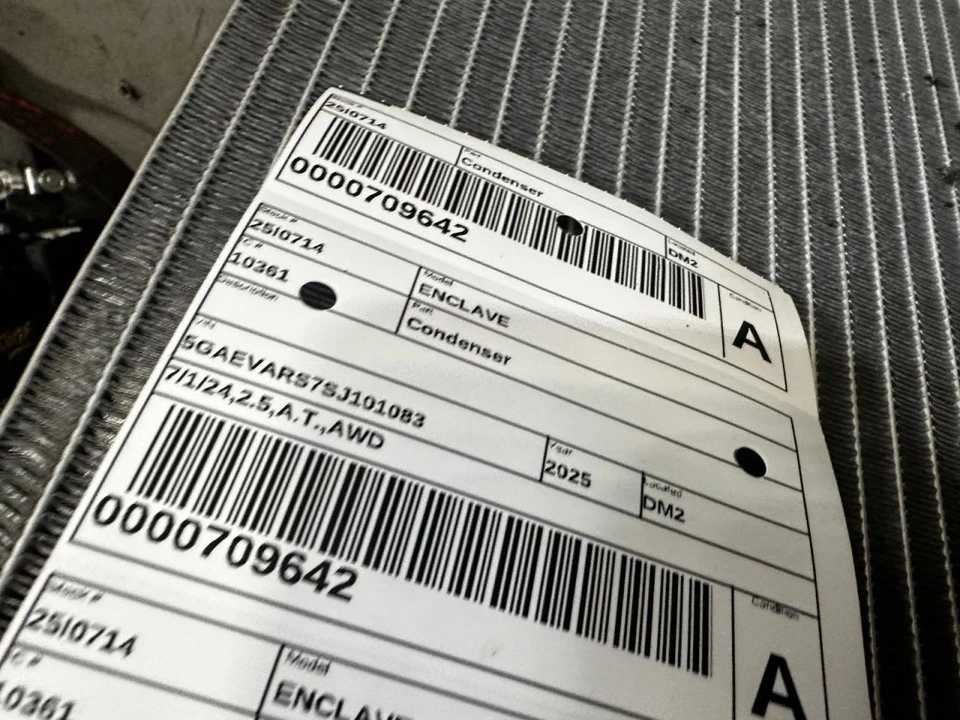 Condensador CA compatível com 24 ACADIA 2057899 - Imagem 2 de 2