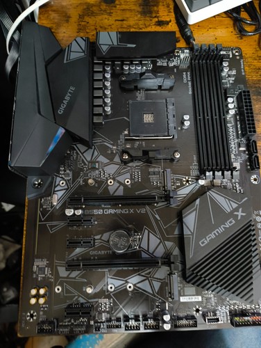 GIGABYTE B550 GAMING X V2 ATX Motherboard - AM4 DDR4 - Photo 4/12