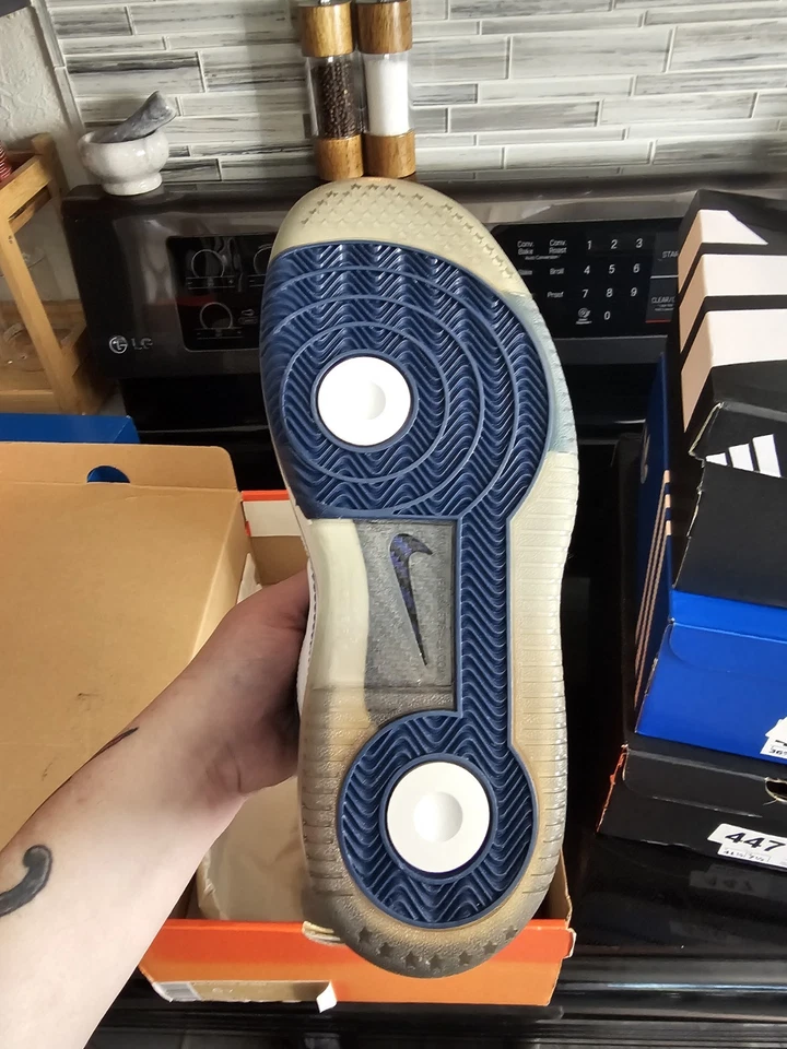 Rare Nike Air Force 25 (2006) Basketball Shoes Size 7.5 women's 6y - Image 4 of 4