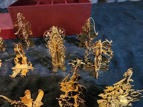 Vintage 12 Piece Set of Danbury Mint  Gold Christmas Ornaments W Box - Picture 15 of 19