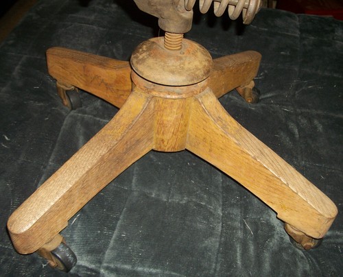 ANTIQUE VINTAGE REMINGTON RAND OAK SWIVEL OFFICE CHAIR BASE FARM ESTATE FIND - Picture 4 of 9