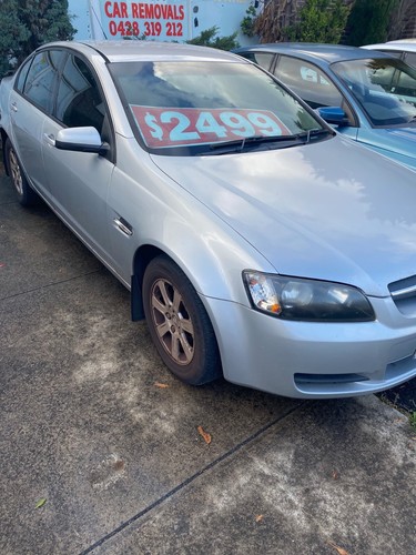 COMMODORE Ve SEDAN V6 AUTO unregisted NEEDS A AUTO - Picture 2 of 6