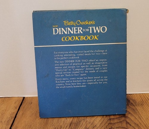 Betty Crocker's New Dinner For Two Cookbook Spiral Binder 1964 Mad Men Era - Imagen 2 de 11