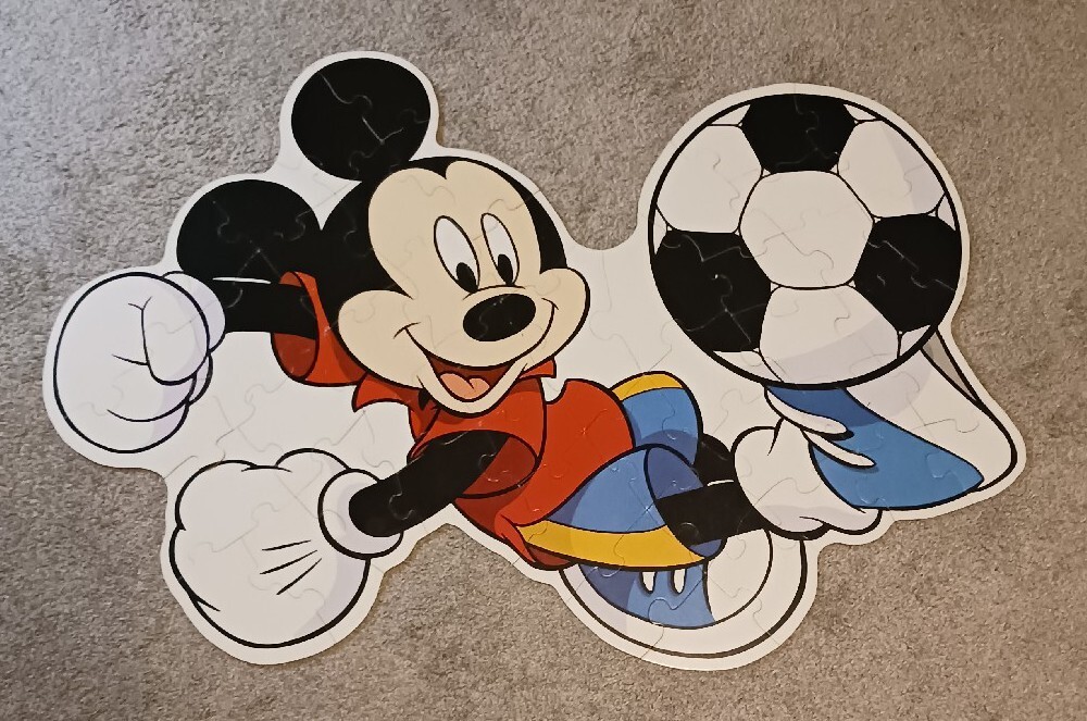 1998 Mattel Disney Mickey Soccer My Size Jigsaw Puzzle 3ft Rare