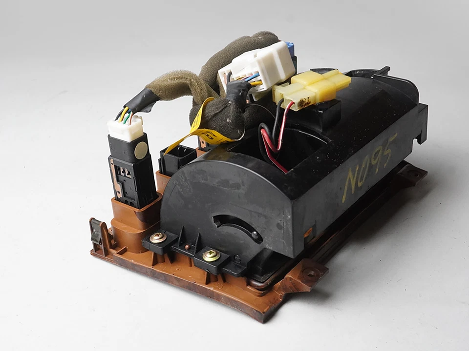 2004 - 2006 Suzuki Verona Seat Heater Defrost Ashtray Lighter Center Console Foto 2 de 4