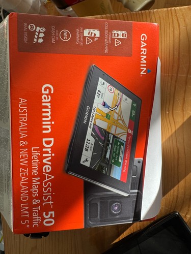 GARMIN DriveAssist 51 LMT Dash cam GPS with 2026 map (lifetime map ) Cam faulty - Picture 3 of 7