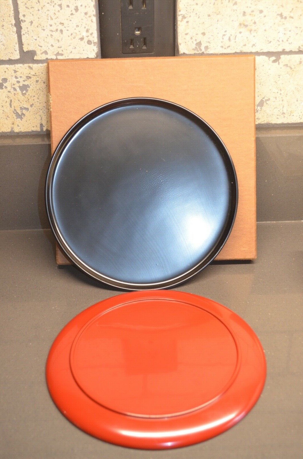 YAMADA HEIANDO LACQUERWARE Maroon and black plate, MADE IN JAPAN, NIB