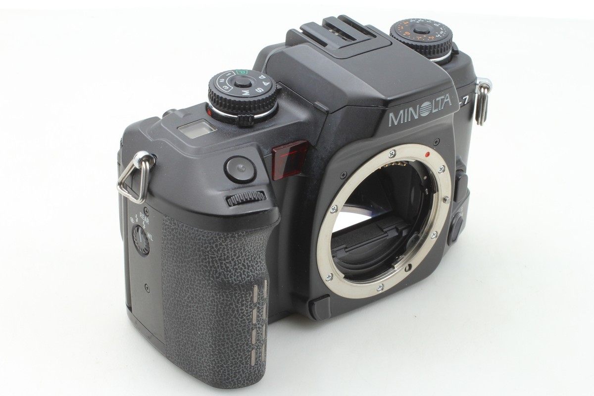 MINOLTA α-7 レビュー】α-7 DIGITAL、「α」で初めてのデジタル一眼レフカメラ