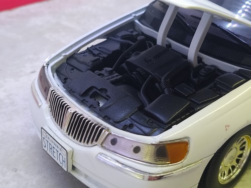 1/18 Lincoln Town Car Limousine 1999 Sun Star - Foto 7 di 9
