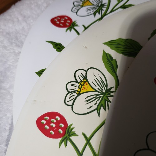 Vintage Vinyl Cushion Placemats Oval Strawberries Blossom Red Green set 4 - Picture 9 of 12