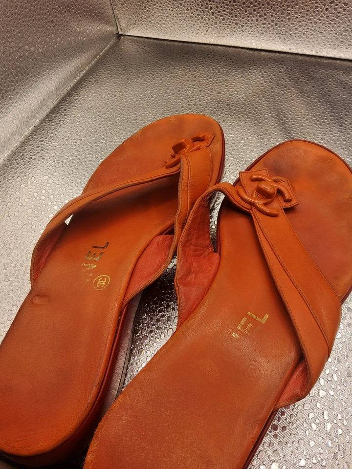 Chanel Sandalias Rojo Usado Talla 37,5 EE. UU. Talla 7,5 Usado Foto 2 de 4