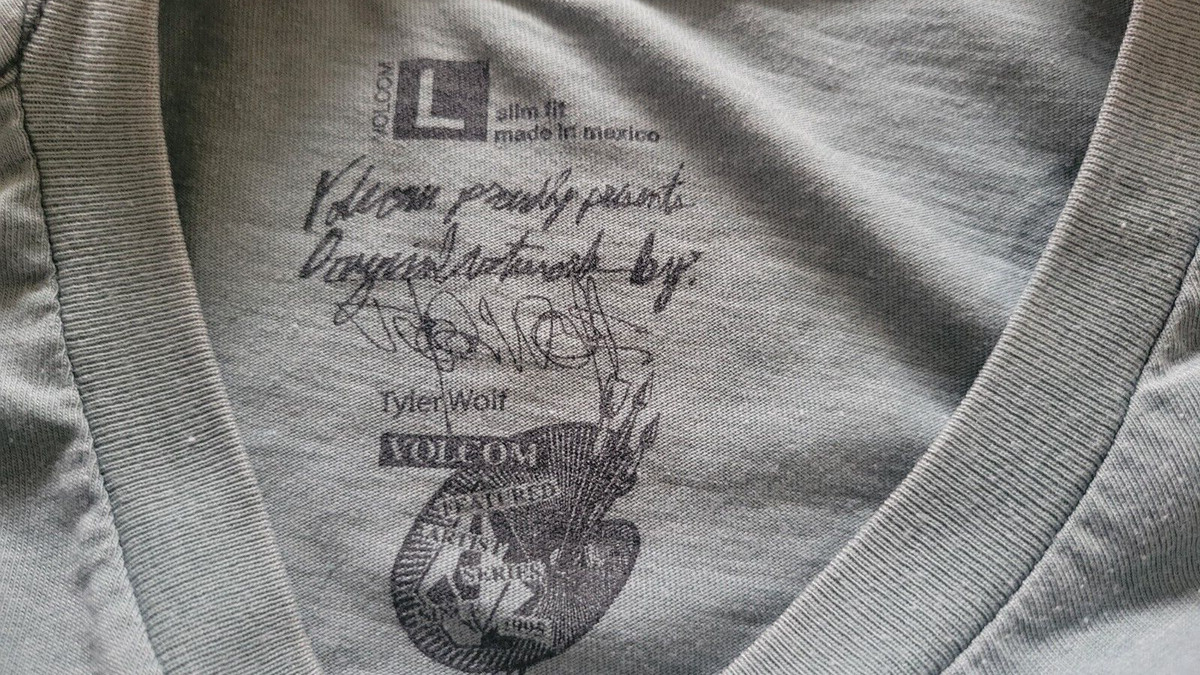 GRAIL Rare 1995 VOLCOM Artist Series feat. Tyler Wolf - 3rd GRAIL Rare 1995 VOLCOM Artist Series feat. Tyler Wolf - 3rd