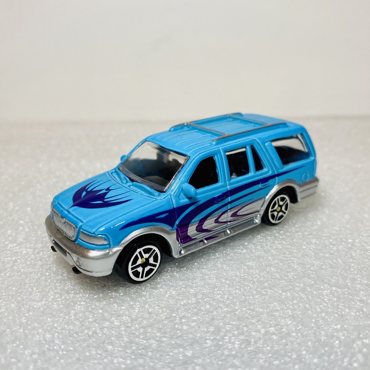 LSD Navigator 5.11 1/2 中古綺麗 MotorMax (6044) Lincoln Navigator 1/64 Diecast Light Blue | eBay