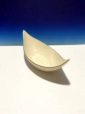 Lenox  Serving Oval Dish 9.0'in with Gold Trim