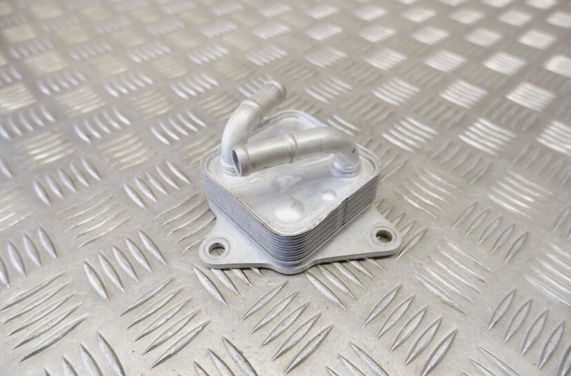 Conjunto de enfriador de aceite OEM 15710-25010/15710-F0010 | TOYOTA OEM Foto 2 de 4