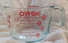 PYREX 4 Cup Measuring Cup Tinted Glass Red Letters Numbers Open Handle 32 oz.