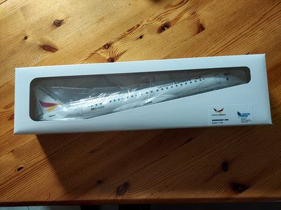 German Airways Aircraft Modell Embraer ERJ - 190 RARITÄT