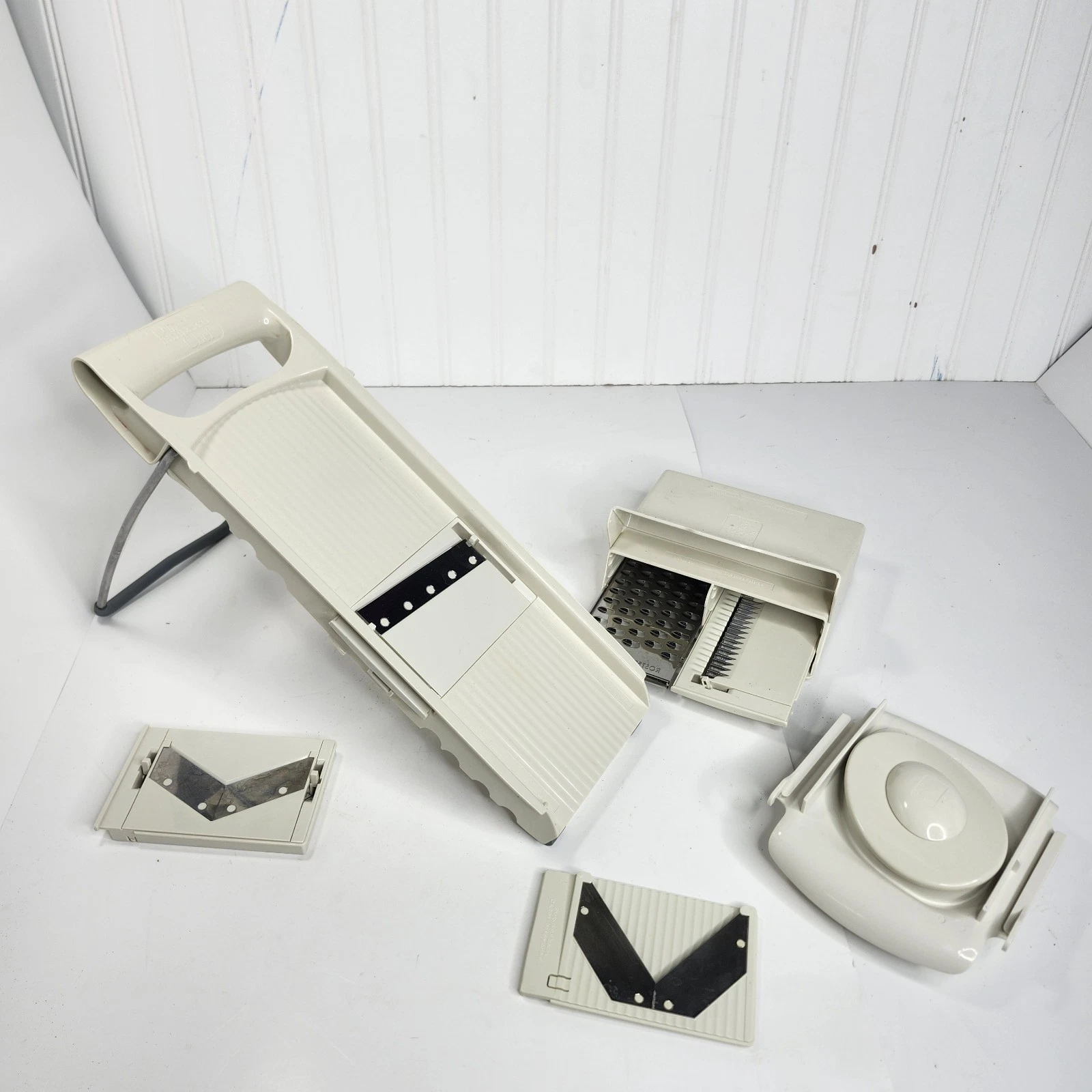 Pampered Chef Mandolin Slicer With Five Blades And Case NICE