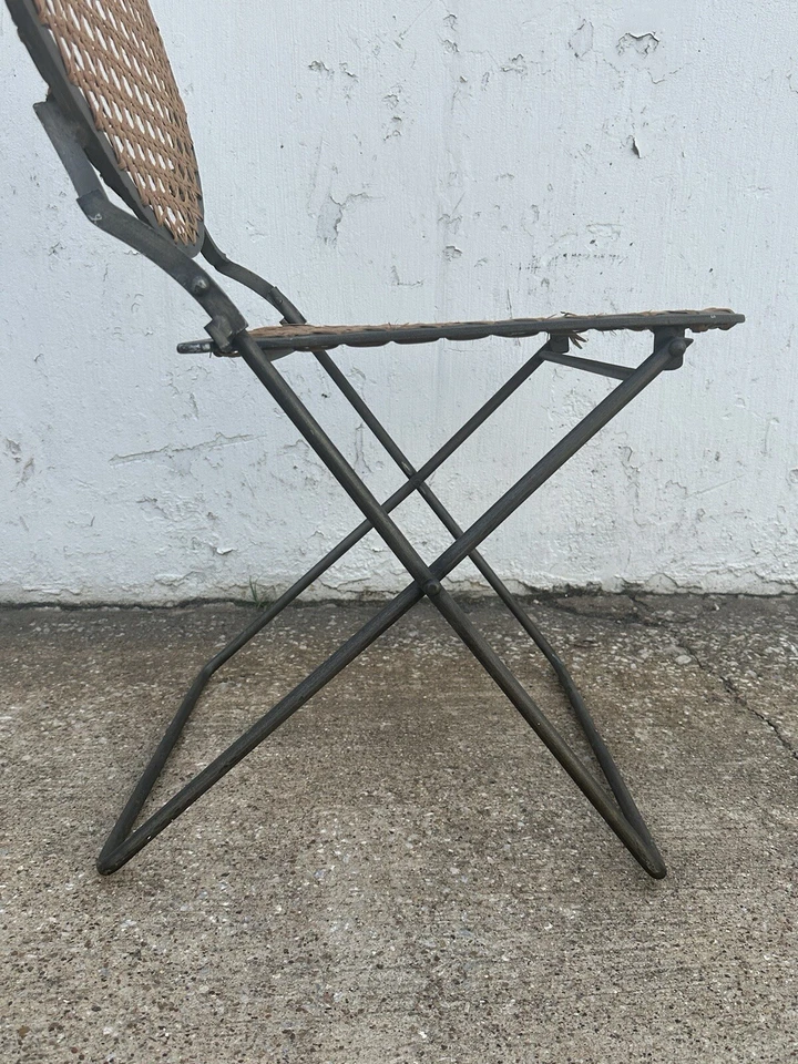 Antigua silla de campaña de patio plegable de caña de hierro forjado francesa del siglo XIX Foto 4 de 4