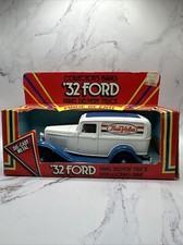 Vintage ERTL TRUE VALUE 1932 FORD TRU CK PANEL DELIVERY LOCKING COIN BANK 9232