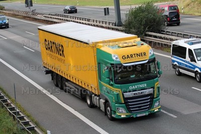 LKW Foto DAF XF Planensattelzug Bulgarien grün GARTNER THE WORLD OF TRANS #l8mx