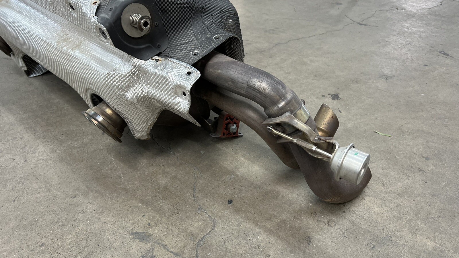 LAMBORGHINI HURACAN OEM STOCK FACTORY EXHAUST MUFFLER 