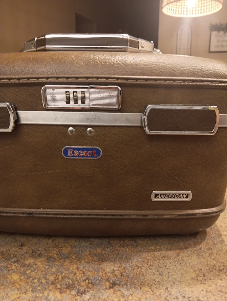 Vintage American Tourister Escort Travel Train Cosmetic Hard Case Luggage - Image 2 of 4