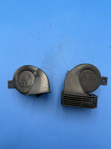 2016-2024 INFINITI Q50 Q60 OEM HIGH AND LOW TONE HORNS HORN ASSEMBLY (PAIR)