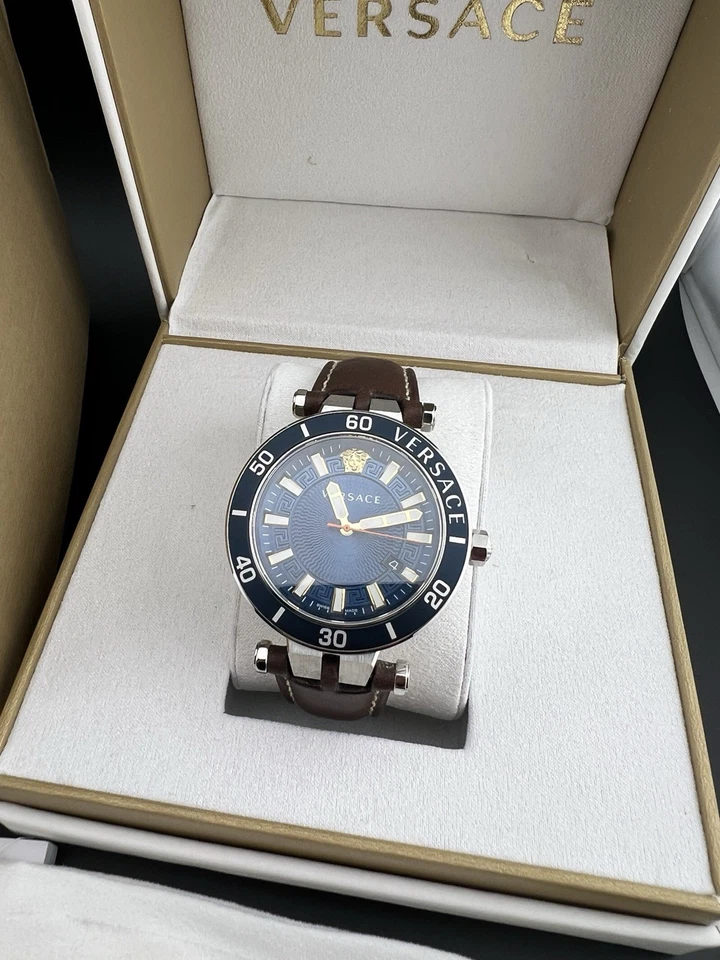 Versace Greca VEZ300121 Herrenuhr Quartz Edelstahl NEU + Box und Papiere - Bild 4 von 4