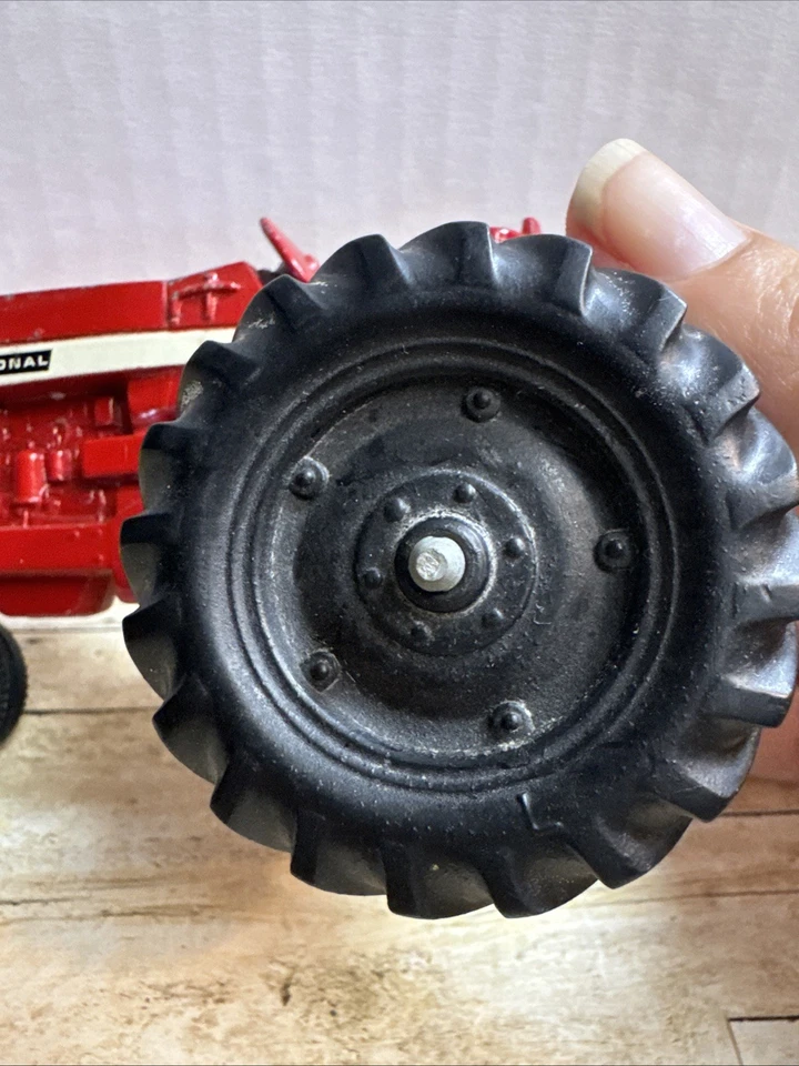 De colección 1:16 Die-Cast Rojo Ertl Cosechadora Internacional Juguete Granja Tractor 8" de Largo Foto 3 de 4