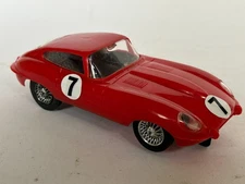 Strombecker Jaguar XKE Coupe #7 (Red) 1/32 scale slot car RTR