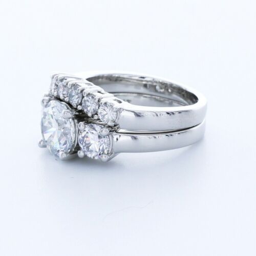 Juego de anillos de compromiso clásicos redondos de diamantes naturales certificados G/VS2 de 4,40 quilates - Imagen 3 de 10