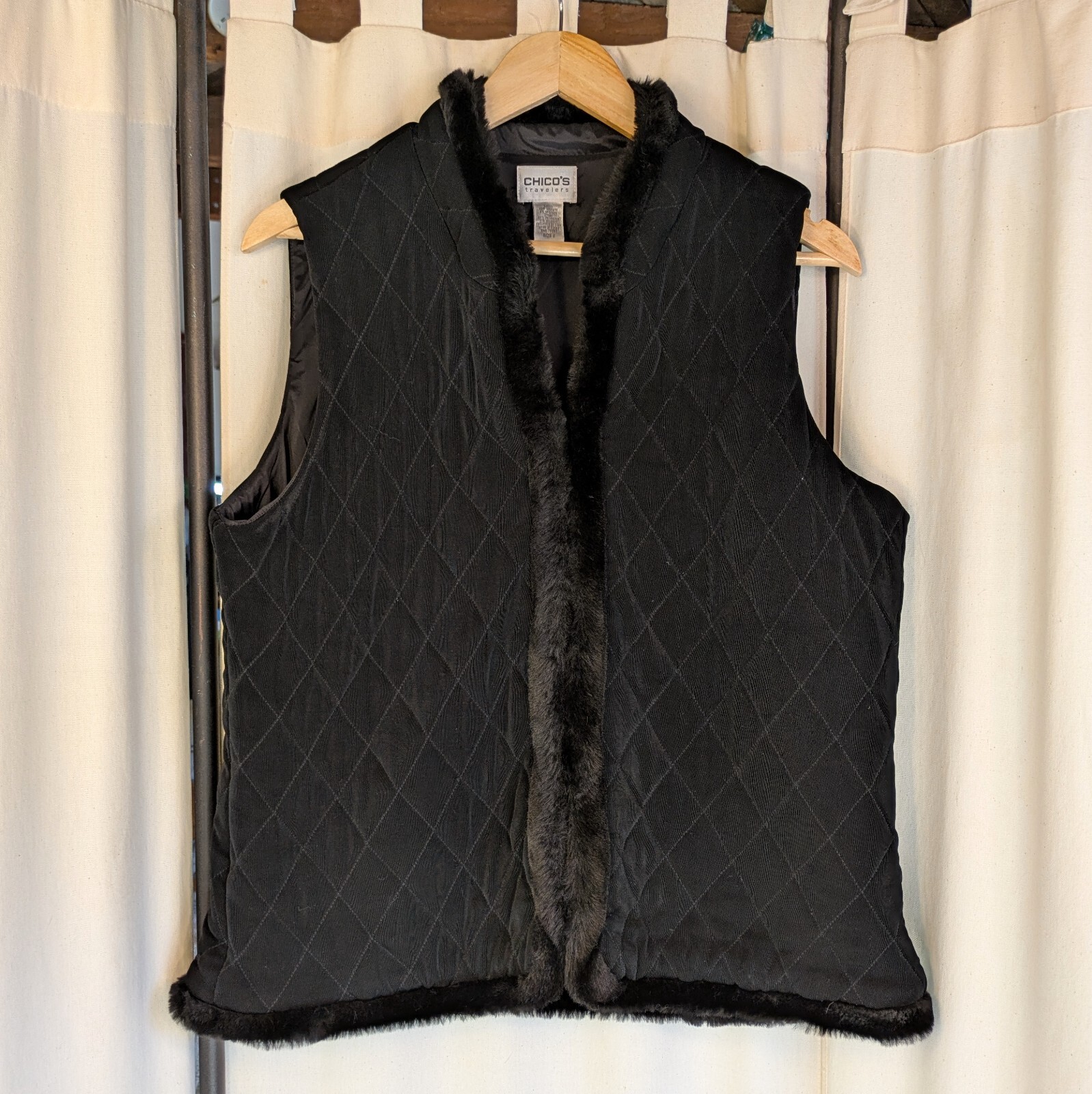 Chicos Travelers Quilted Vest Women Sz 2 (M) Black Faux Fur Trim Hook Eye