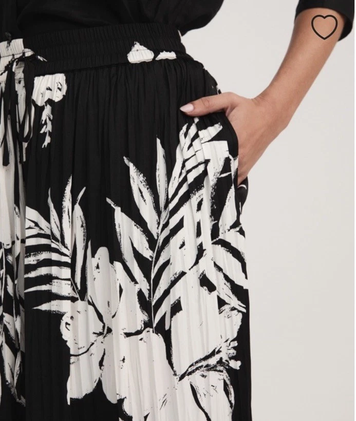 Witchery Black / White Floral Print Wide Leg Pants Women’s Size 6-8  - image 2 of 4