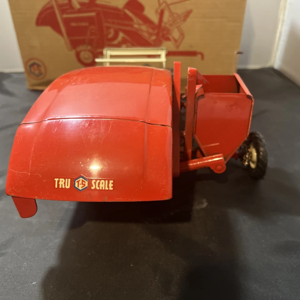 1/16 Tru Scale Pull Type Combine in Original Box #406 - Image 4 of 4