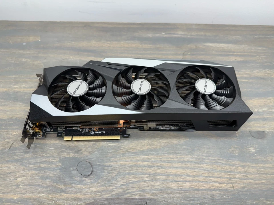Gigabyte GeForce RTX 3080 Gaming OC 10GB GDDR6X GPU Graphics Card Tested! - Image 2 of 4