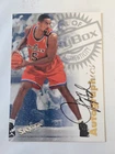 SkyBox 1997-98 Premium Autographics Juwan Howard Washington Bullets Autographed
