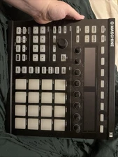 Native Instruments Maschine Mikro MK2 Groove Production Studio