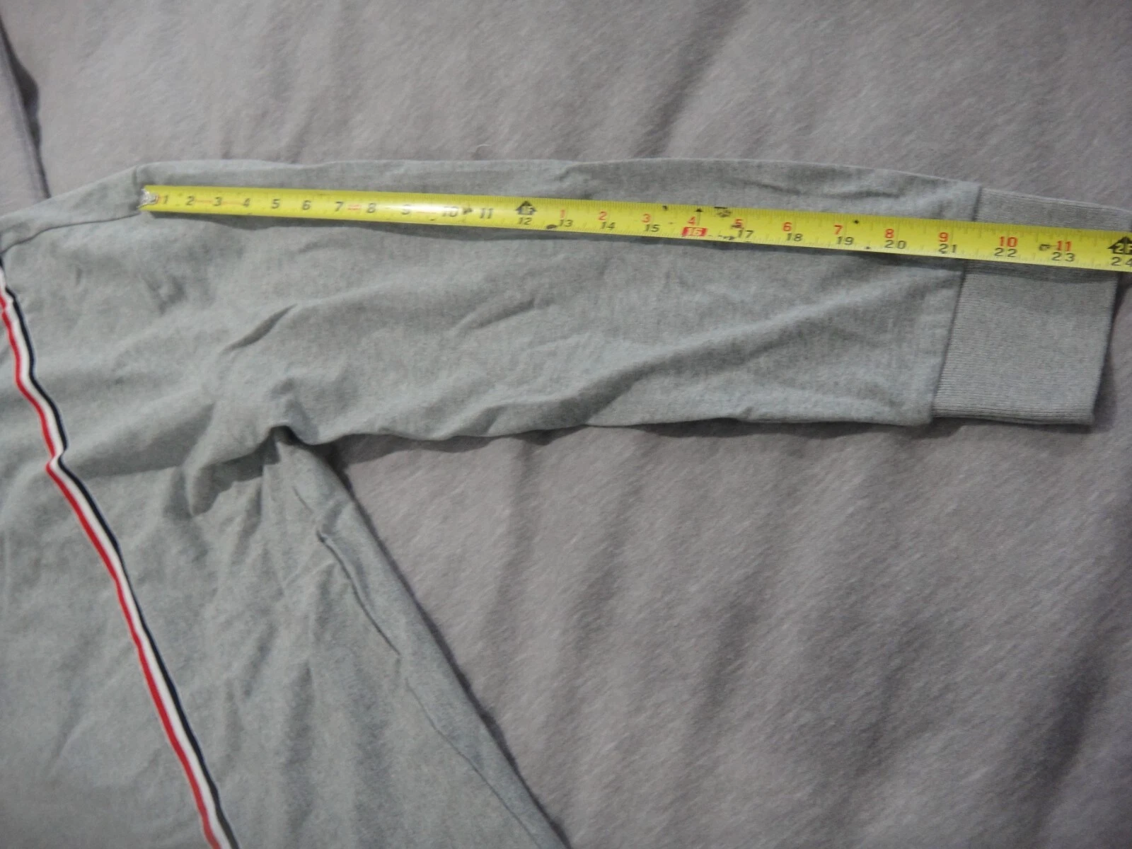 THOM BROWNE Maglione girocollo THOM BROWN colore grigio TB4