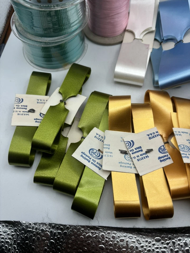 Lot Vintage  MidCentury Curling Ribbon & 30 Bows Birthday Wedding Christmas - Image 4 of 4