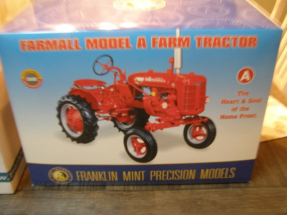 Franklin Mint 1/12 International McCormick Farm-All Model A wide front tractor - Image 2 of 4