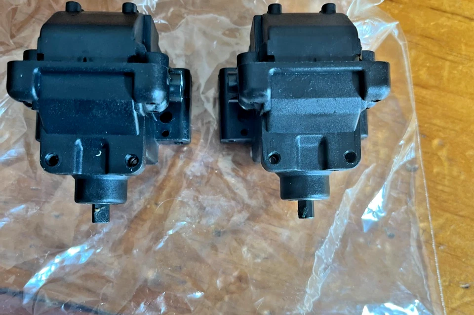 REDCAT RACING VORTEX SS / VOLCANO STOCK FRONT / REAR DIFFERENTIALS (2) - Image 2 of 2