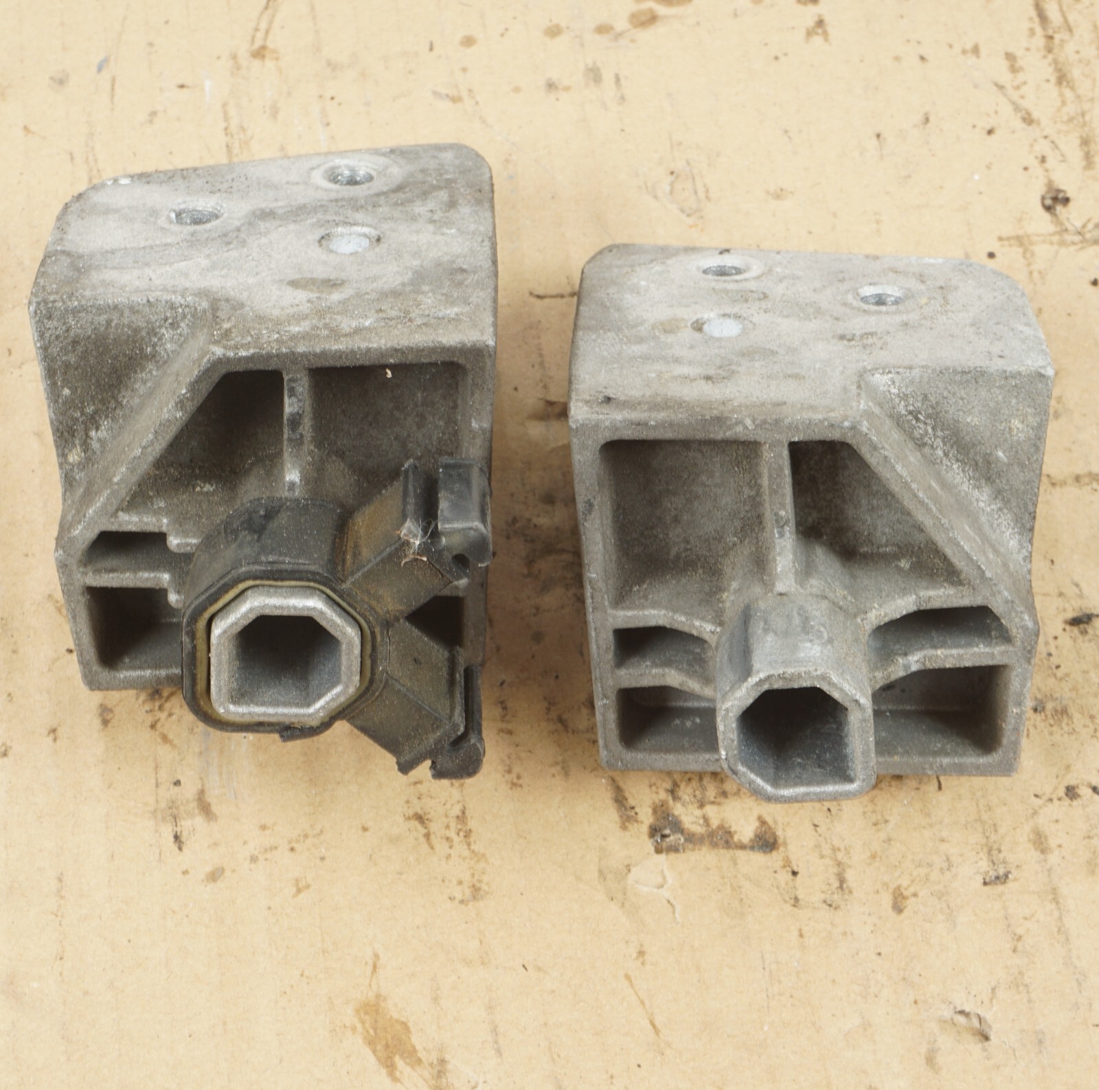 14-17 MASERATI QUATTROPORTE RADIATOR SUPPORT BRACKET LEFT & RIGHT OEM