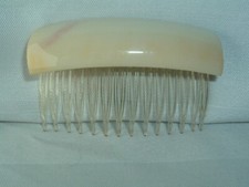 VINTAGE CREAM LUCITE HAIR COMB